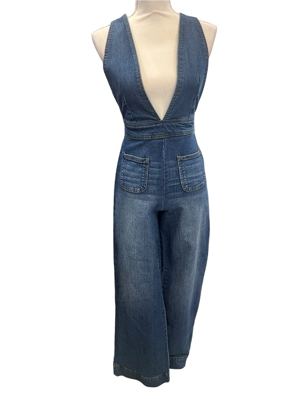 Dollhouse Deep V Denim Jumpsuit Wide Leg Crossback Vintage Wash Size 3/4 - Picture 2 of 13